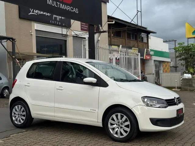 Carro Volkswagen Fox 2014 1.0 TEC (Flex) 4p