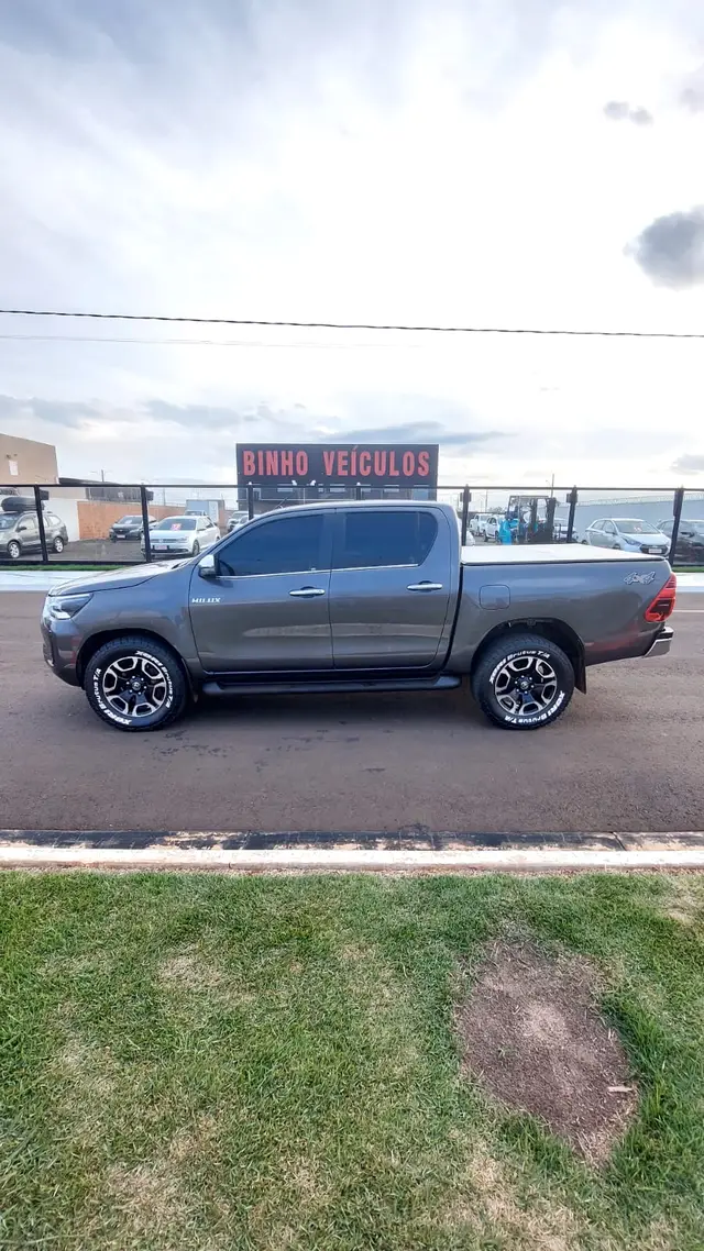 Carro Toyota Hilux Cabine Dupla 2022 SRX 2.8 TDI CD 4x4 (Aut)
