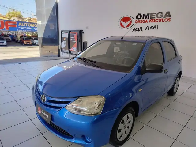 Carro Toyota Etios 2013 X 1.3 (Flex)