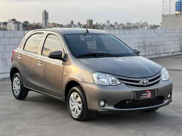 Carro Toyota Etios 2017 X 1.3 (Flex)