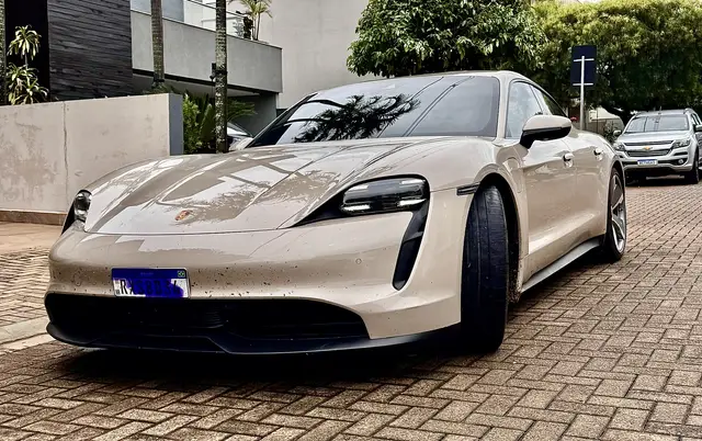 Carro Porsche Taycan 2022 Elétrico