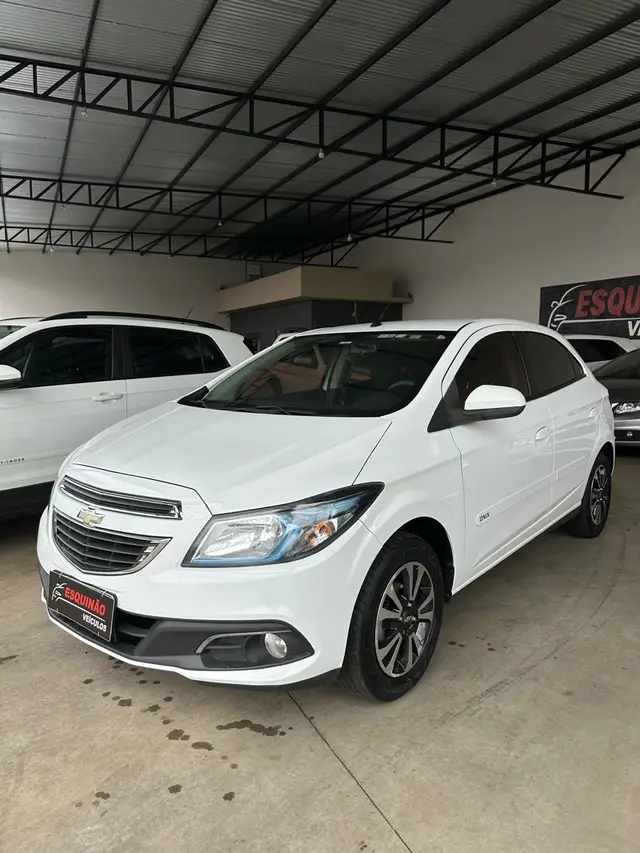 Carro Chevrolet Onix 2014 HATCH LTZ 1.4 8V FlexPower 5p Mec.