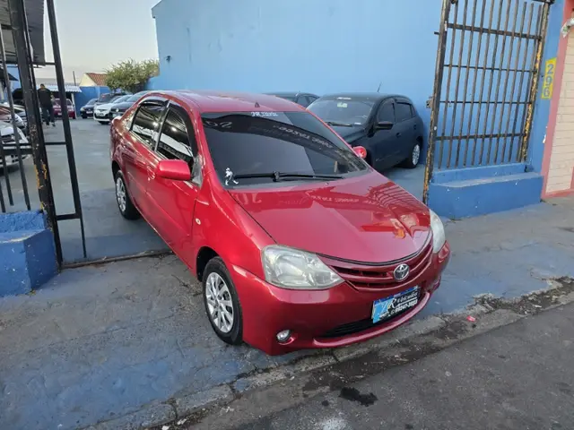 Carro Toyota Etios Sedan 2013 XS 1.5 (Flex)