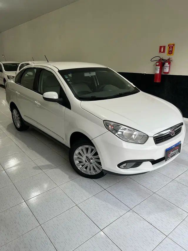 Carro Fiat Grand Siena 2015 ESSENCE ITALIA 1.6 Flex 16V