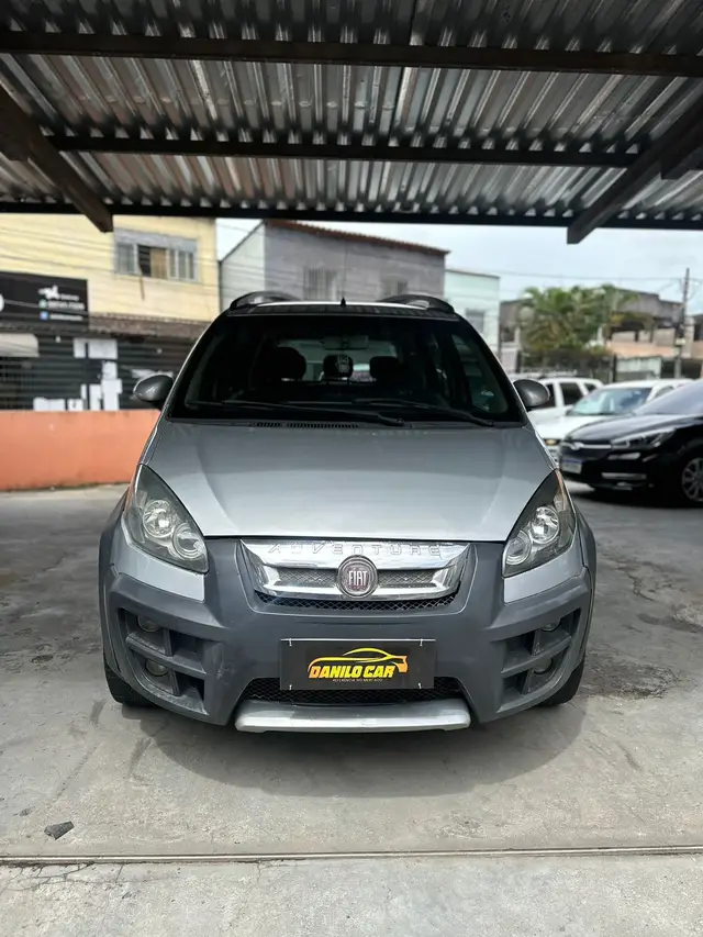 Carro Fiat Idea 2011 Adventure 1.8 16V E.TorQ (Flex)