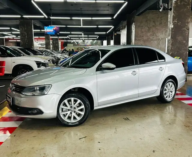 Carro Volkswagen Jetta 2012 2.0 Comfortline Tiptronic (Flex)