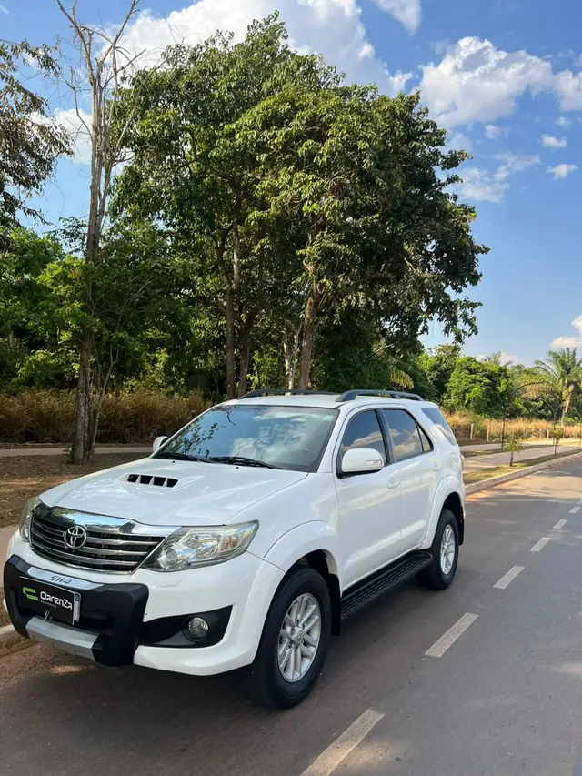 Carro Toyota Hilux SW4 2014 3.0 TDI 4x4 SRV 7L
