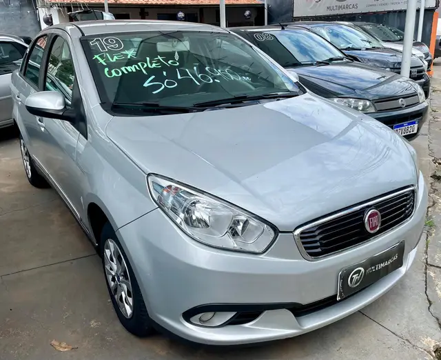 Carro Fiat Grand Siena 2019 ev Attractive 1.0 (Flex)