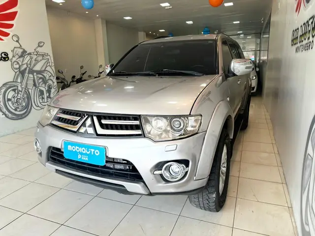 Carro Mitsubishi Pajero Dakar 2015 3.2 HPE 4WD (Aut)