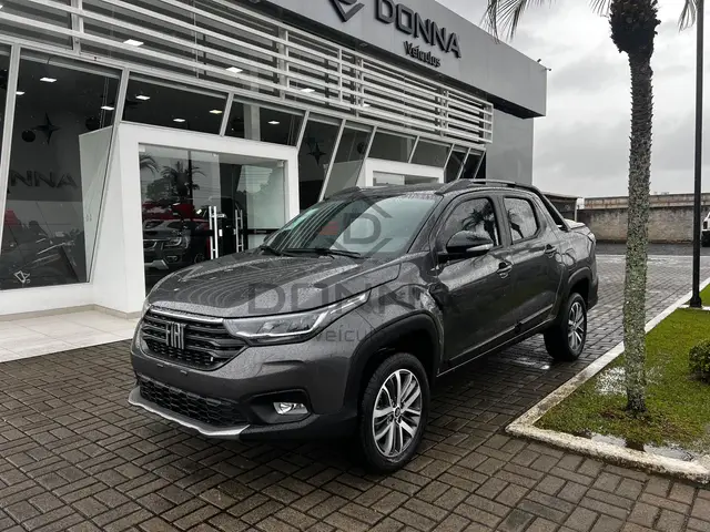 Carro Fiat Strada 2025 Volcano 1.3