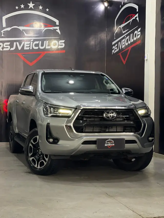 Carro Toyota Hilux Cabine Dupla 2023 SRX Limited 4x4 2.8 Diesel