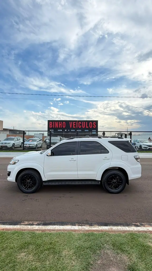 Carro Toyota Hilux SW4 2015 SRV 4x4 3.0 Turbo  (aut)