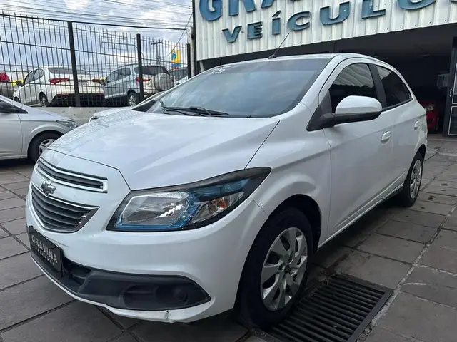 Carro Chevrolet Onix 2015 1.4 LT SPE/4 (Aut)