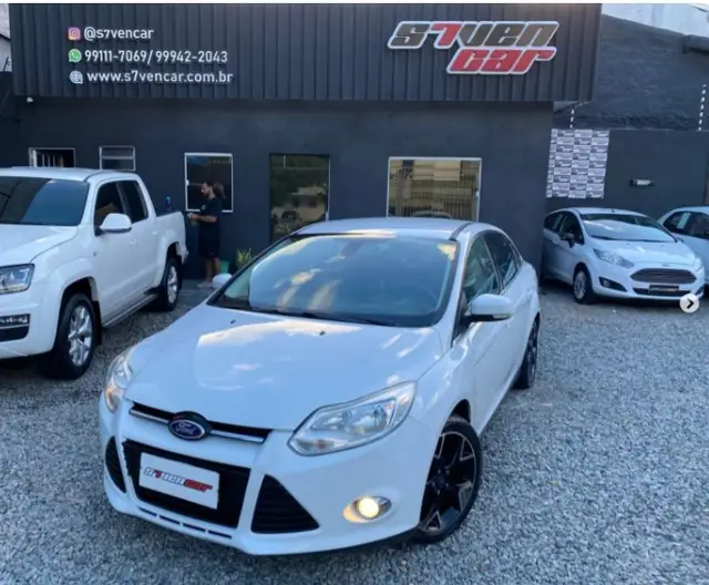 Carro Ford Focus Sedan 2014 Titanium Plus 2.0 16V PowerShift (Aut)