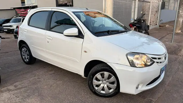 Carro Toyota Etios 2014 XLS 1.5 (Flex)
