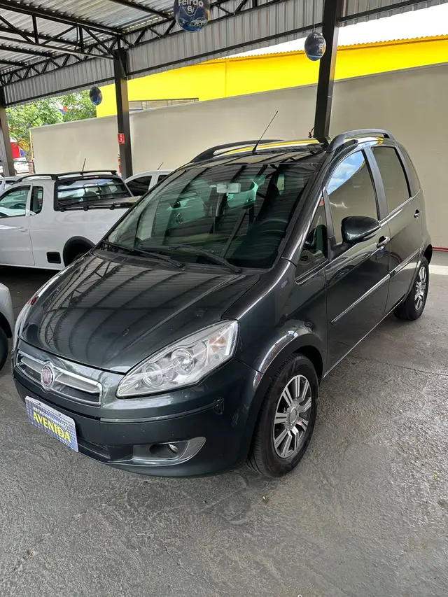 Carro Fiat Idea 2014 Attractive 1.4 8V (Flex)