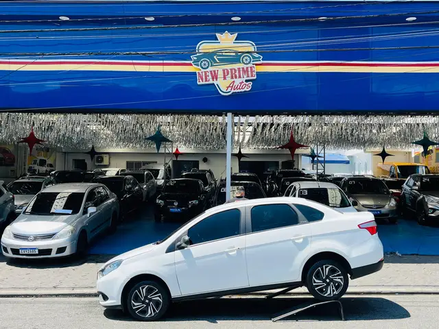 Carro Fiat Grand Siena 2021 Attractive 1.0 (Flex)