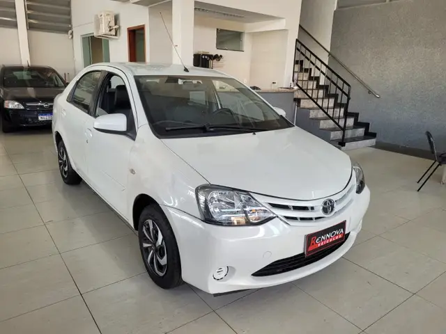 Carro Toyota Etios Sedan 2016 XS 1.5 (Flex)