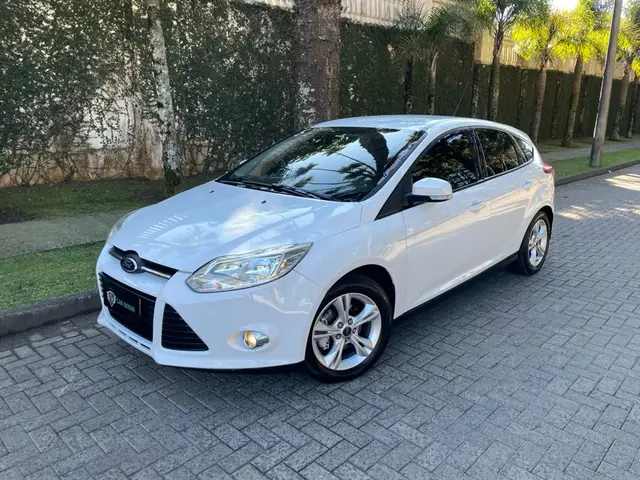Carro Ford Focus Hatch 2015 SE 1.6 16V TiVCT PowerShift