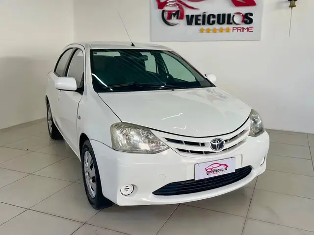 Carro Toyota Etios 2013 XS 1.3 (Flex)