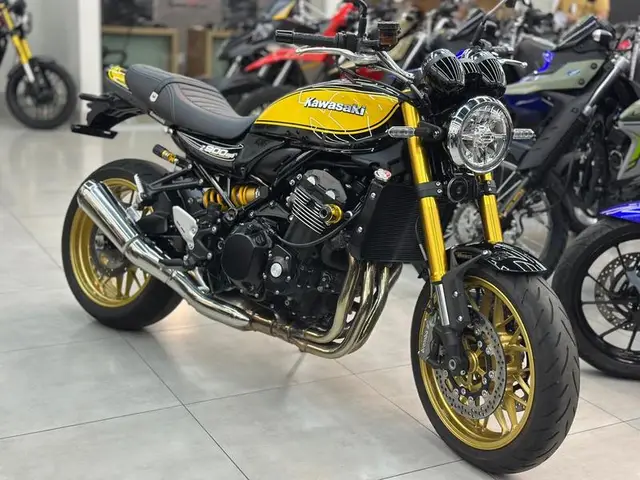 Moto Kawasaki Z 900 2024 R Edition
