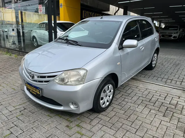 Carro Toyota Etios 2013 XS 1.3 (Flex)