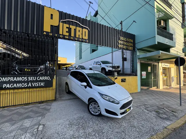Carro Ford Fiesta Hatch 2014 1.5 (Flex)