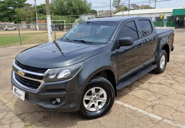 Carro Chevrolet S10 Cabine Dupla 2017 S10 2.5 ECOTEC SIDI Advantage 4x2 (Cabine Dupla)