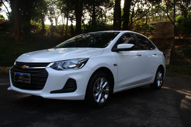 Carro Chevrolet Onix Plus 2023 LT 1.0