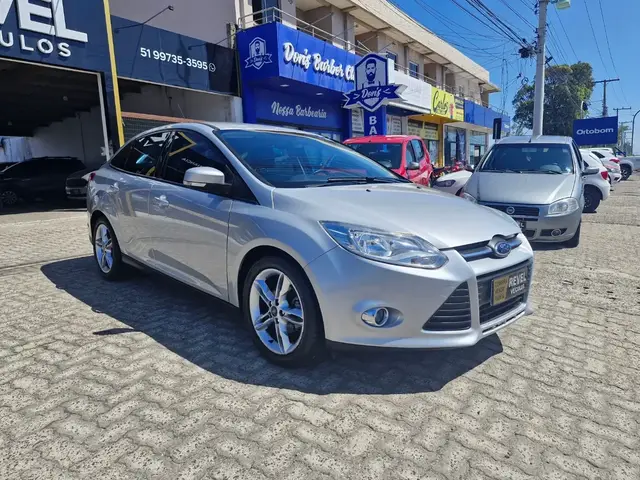 Carro Ford Focus Hatch 2014 SE 2.0 16V PowerShift