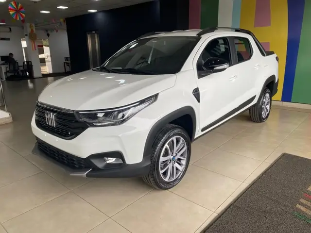 Carro Fiat Strada 2025 Volcano 1.3