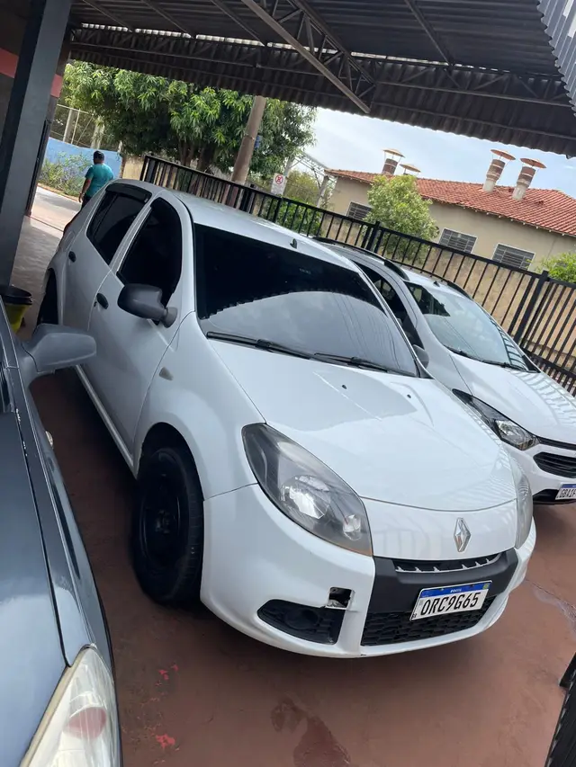 Carro Renault Sandero 2014 Authentique 1.0 16V (flex)