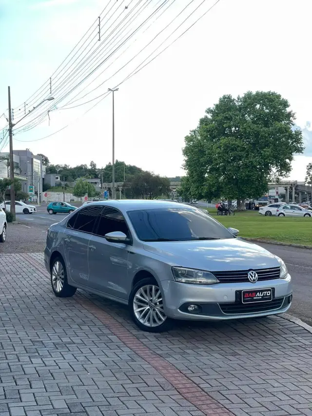 Carro Volkswagen Jetta 2012 2.0 TSI Highline DSG