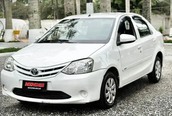 Carro Toyota Etios Sedan 2015 X 1.5 (Flex)