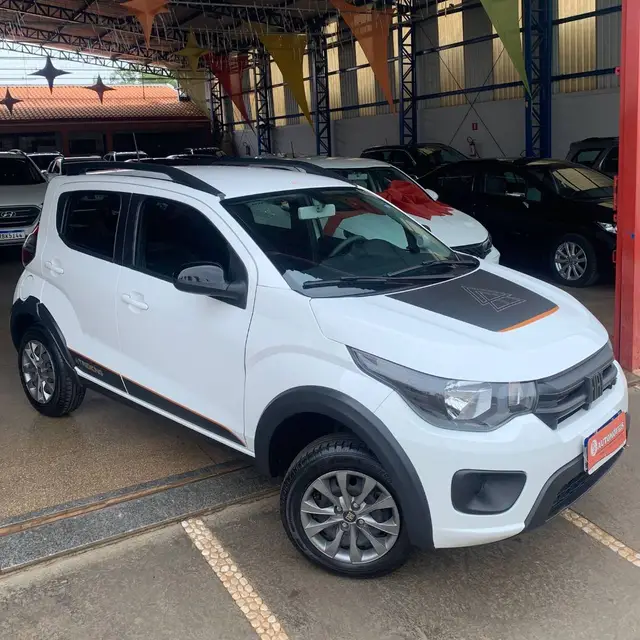 Carro Fiat Mobi 2024 Trekking 1.0