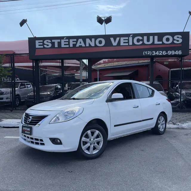 Carro Nissan Versa 2014 1.6 16V SL (Flex)