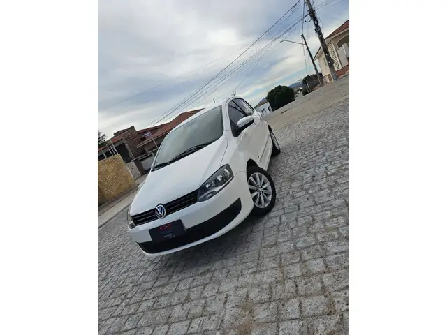 Carro Volkswagen Fox 2011 1.0 8V (Flex) 4p