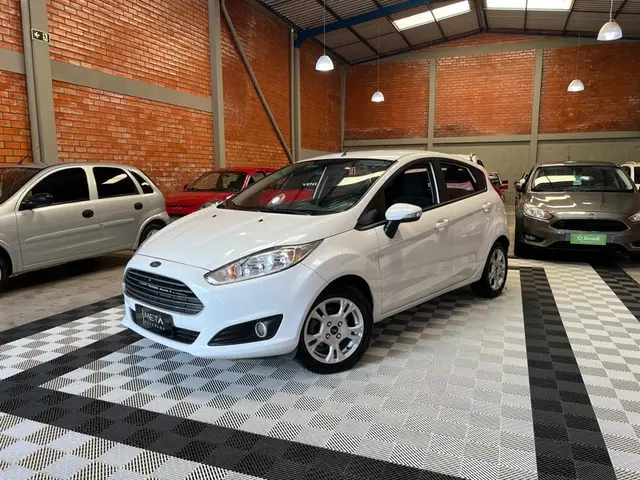 Carro Ford Fiesta Hatch 2015 1.6 (Flex)