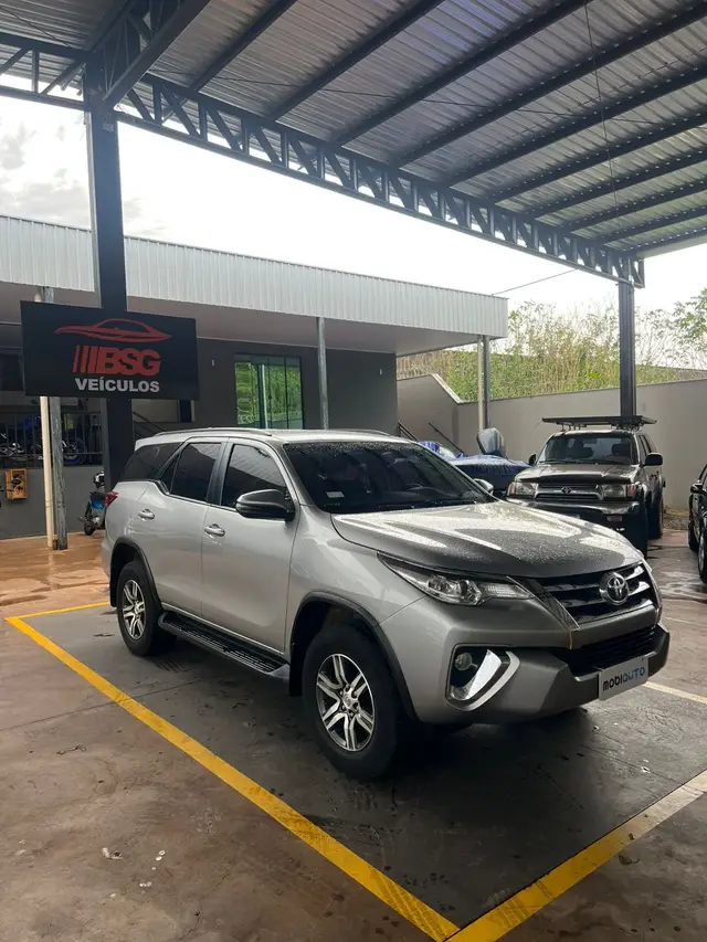 Carro Toyota SW4 2019 2.7 SR 4x2 (Aut) (Flex)