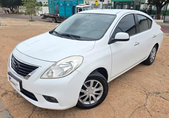 Carro Nissan Versa 2014 1.6 16V SV (Flex)