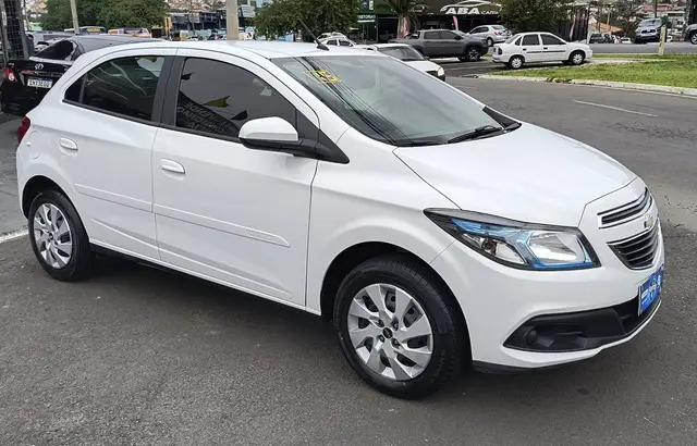Carro Chevrolet Onix 2015 1.4 LT SPE/4