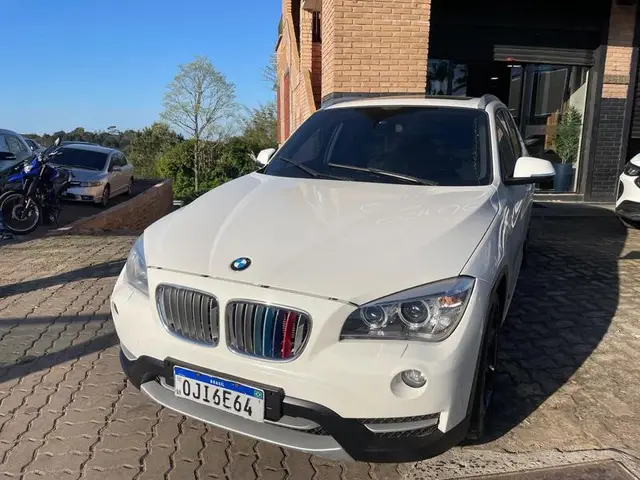 Carro BMW X1 2014 2.0 sDrive18i Top (aut)