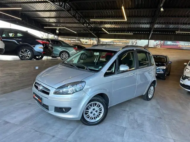 Carro Fiat Idea 2014 Attractive 1.4 8V (Flex)