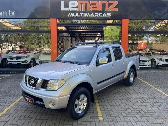 Carro Nissan Frontier 2012 LE 4x4 2.5 16V (cab. dupla)