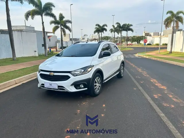 Carro Chevrolet Onix 2018 1.4 Activ SPE/4 (Aut)