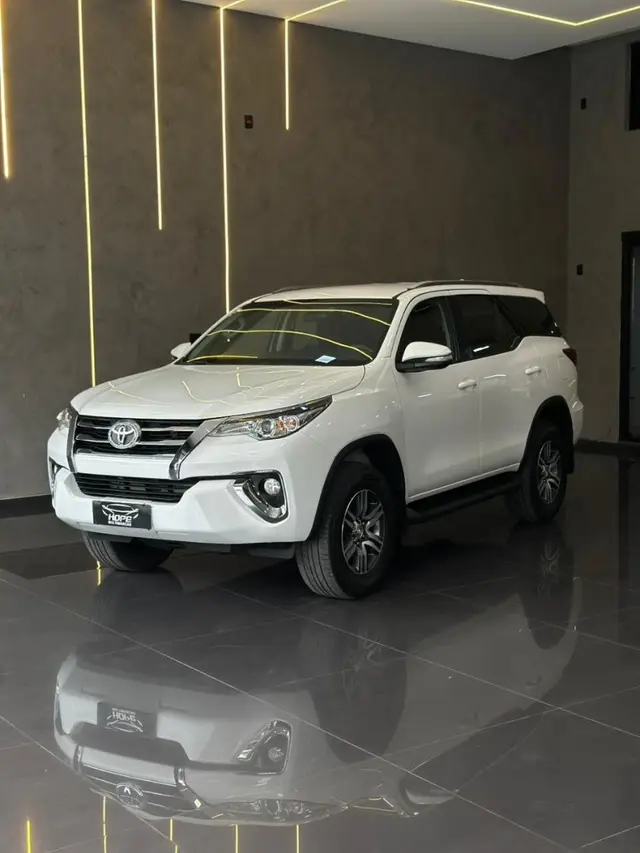 Carro Toyota SW4 2017 2.7 SR 5L 4x2 (Aut) (Flex)