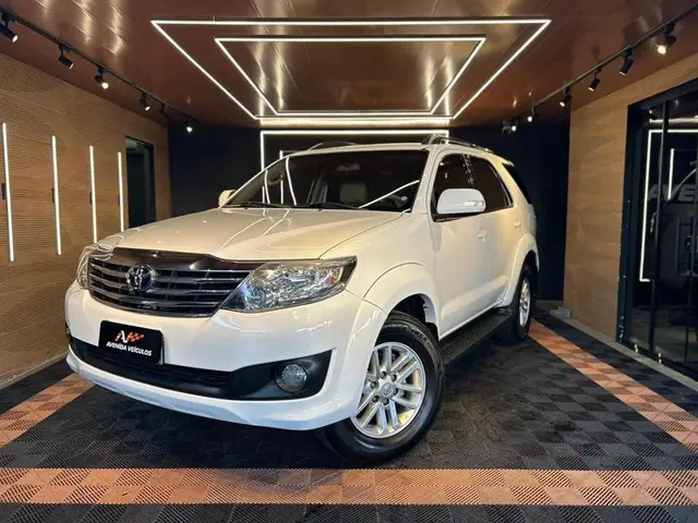 Carro Toyota Hilux SW4 2014 SR 4x2 2.7/ 2.7 Flex 16V Aut.