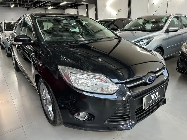 Carro Ford Focus Hatch 2015 SE 2.0 16V PowerShift