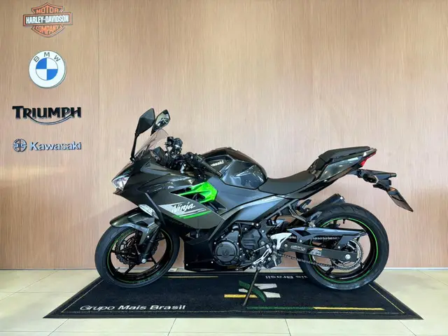 Moto Kawasaki Ninja 2023 400