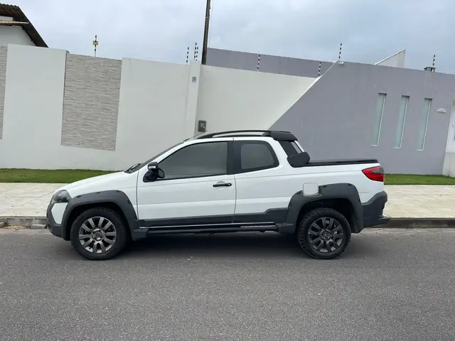 Carro Fiat Strada 2015 Adv.1.8 16V Dualogic Flex CD